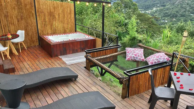 Glamping y Cabañas Los Arreboles Hostel