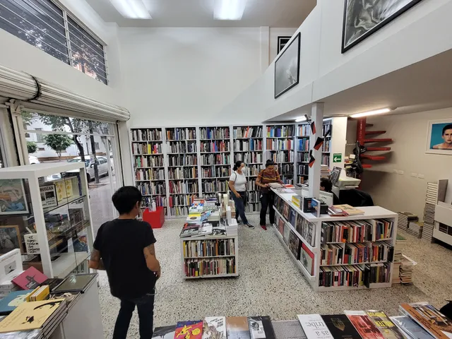 EXIT La Librería (especializada en arte y cultura contemporánea)