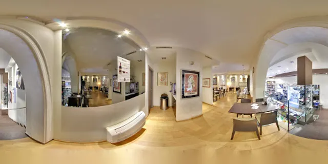 La Piazza Cocktail Caffè & Restaurant