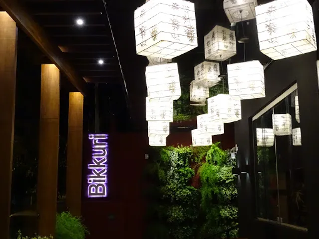 Bikkuri Sushi Bar