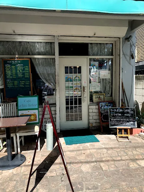 Cafe Le Petit Bonheur