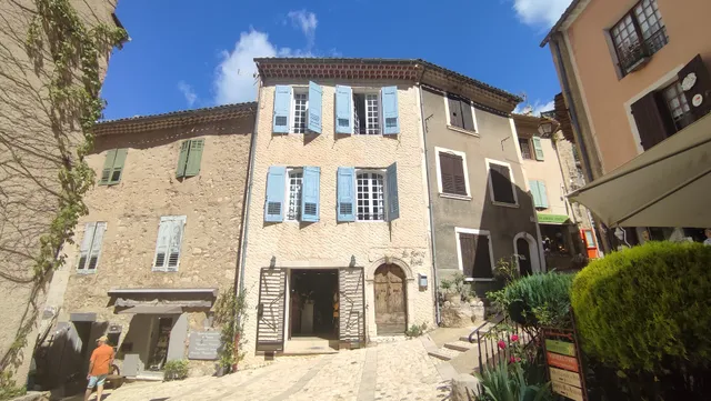 La Bonne Etoile - The Good Star