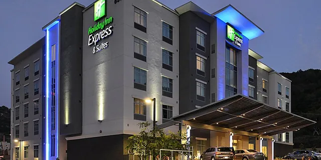 Holiday Inn Express & Suites Jacksonville-Camp Lejeune Area by IHG