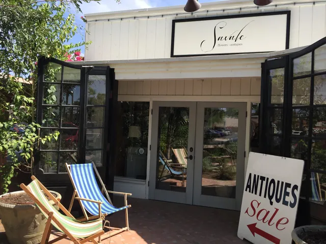 Savale Flowers Antiques, Jolie paint stockist