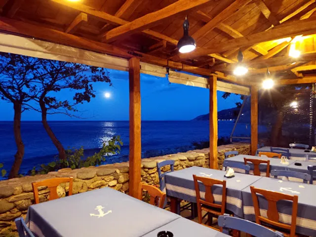 Ταβέρνα Πλυμάρι