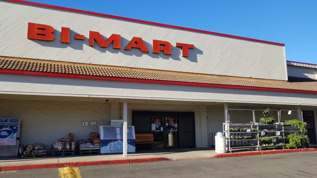 Bi-Mart Membership Discount Stores