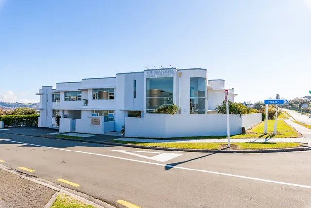 Waimahana Lakeside Apartments