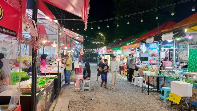 Jiranakorn Market (Florida Night Market)