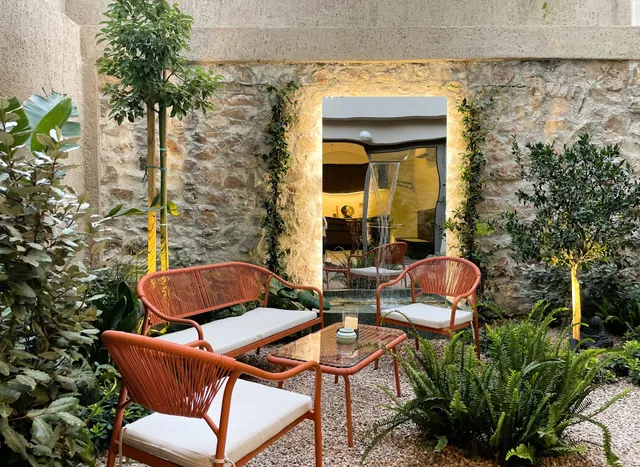 THE NIXON Luxury Suites and Apartments Athens