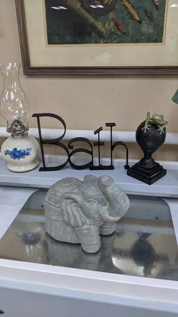 Kimberly LN Furniture and Decor