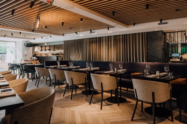 Queen's Head Bar & Eatery