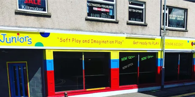 Juniors Play Cafe Hamilton