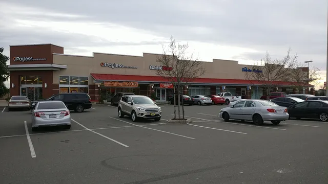 Macdonald 80 Shopping Center