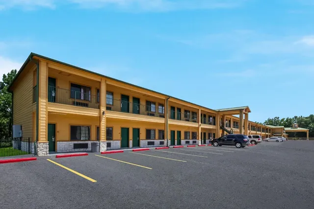 Scottish Inn & Suites Hankamer