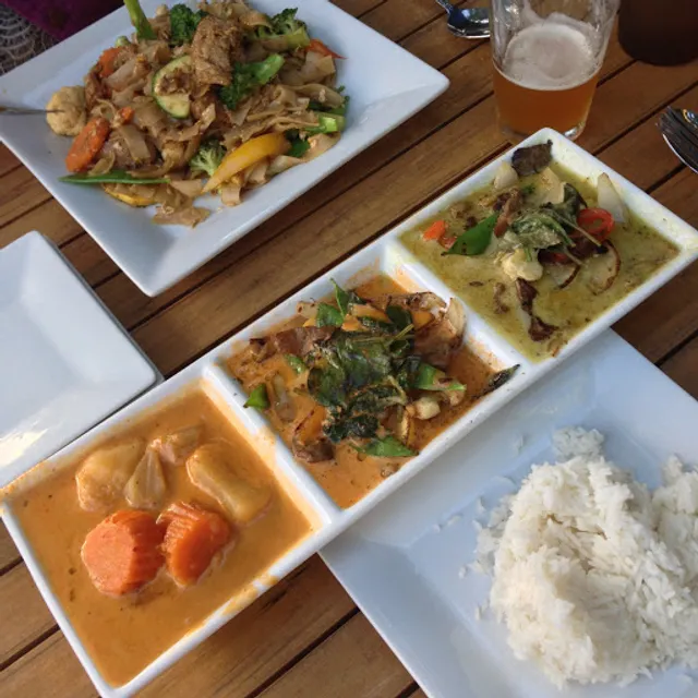 Naviya's Thai Kitchen