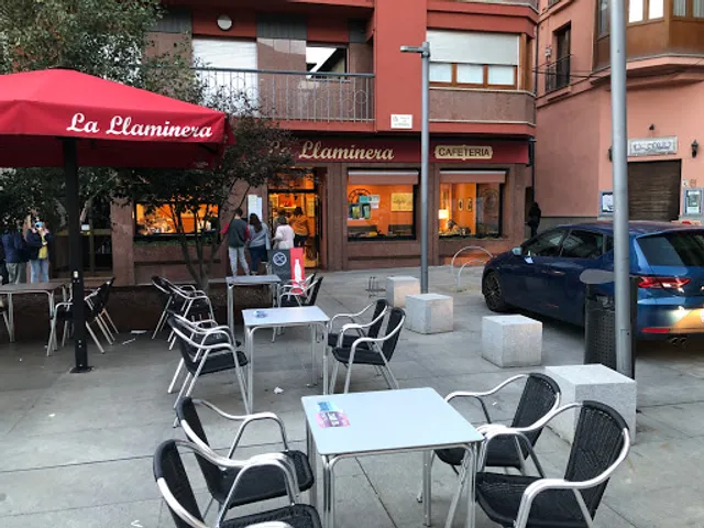 Granja Cafetería La Llaminera