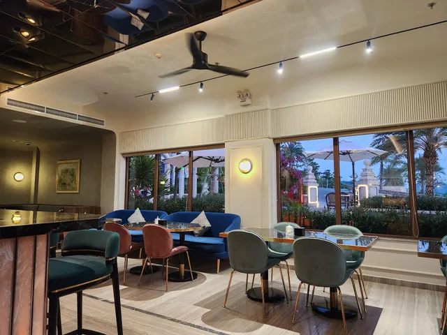 CASEPIA Kitchen & Lounge