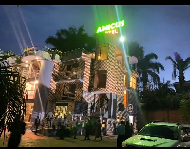 Amicus Hotel