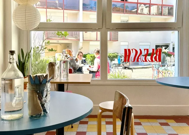 Bleach - café cantine vin à Biarritz