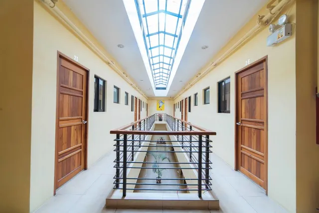 RedDoorz near New Government Center