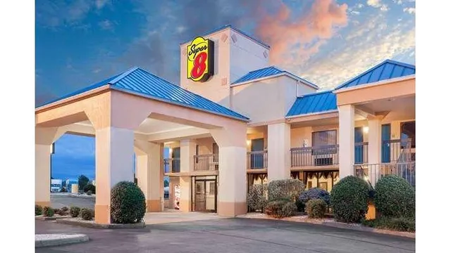 Super 8 by Wyndham Bulls Gap Greeneville Area