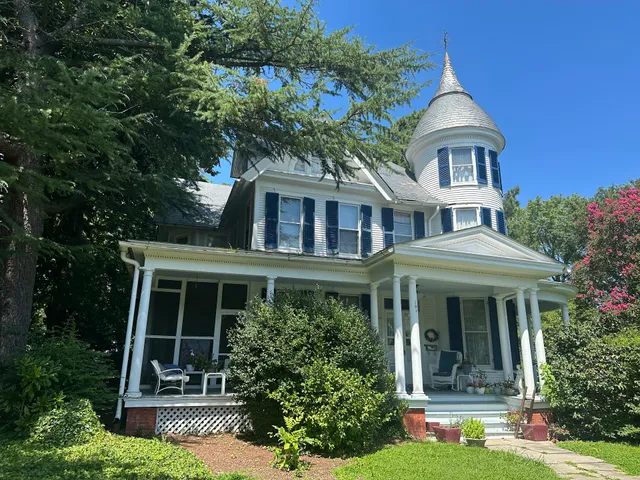 Victoria Gardens Inn