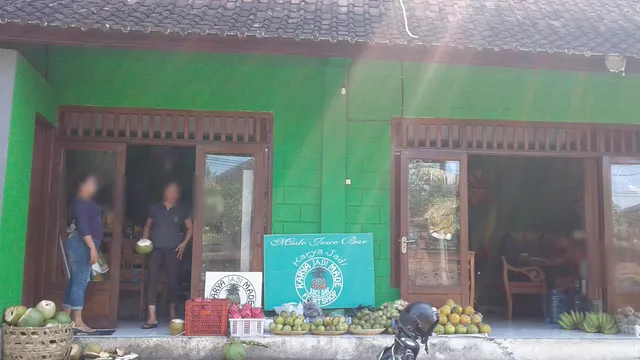 Made's Fruit Juice Bar