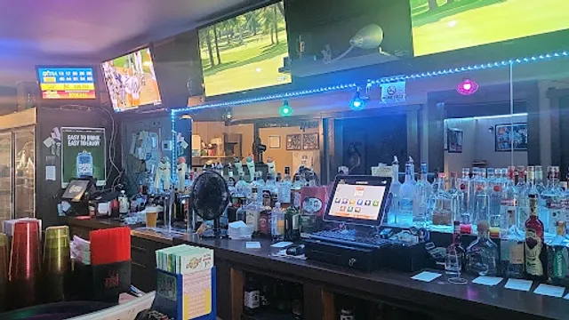 J's Holly Inn Bar & Grill