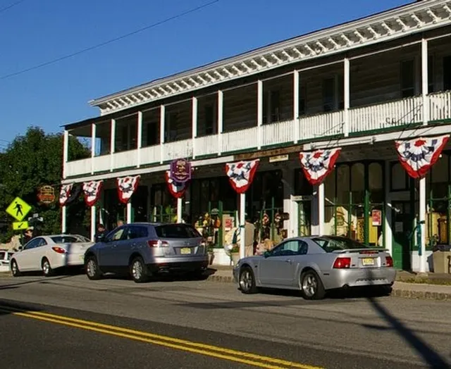 Chester Crafts, Collectibles & Antiques