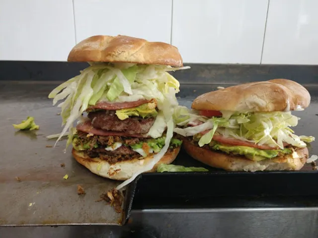 Mariscos, Tortas y Hamburguesas Pacheco