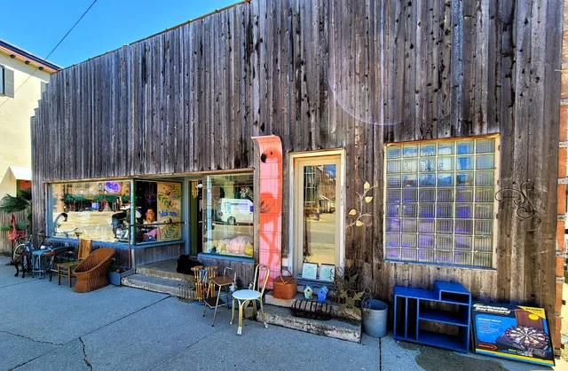 Don's Flamingo Palace