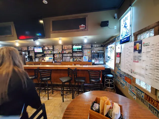 152 Club Bar & Grill