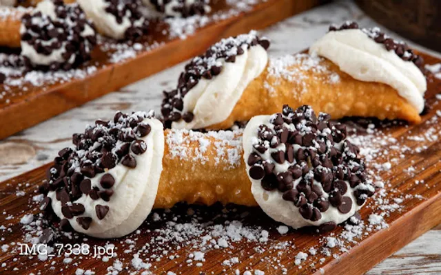 Cannoli Kitchen Pizza
