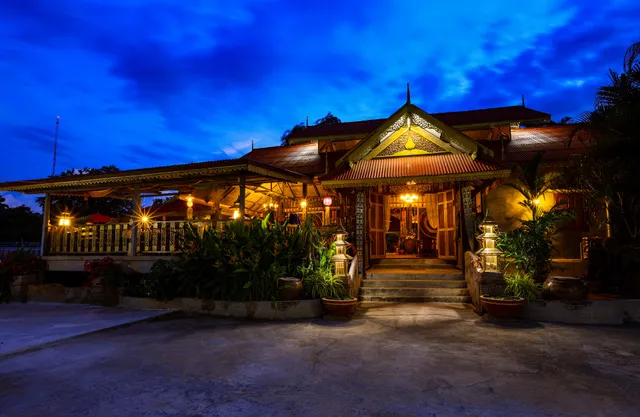 บ้านล้านนาร่มไม้ริมน้ำรีสอร์ท