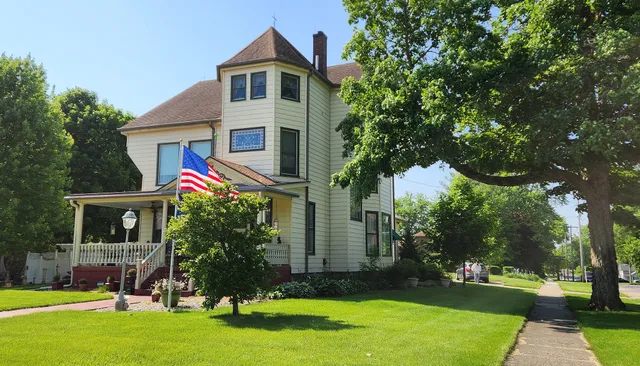 Aunt Daisy's Bed & Breakfast