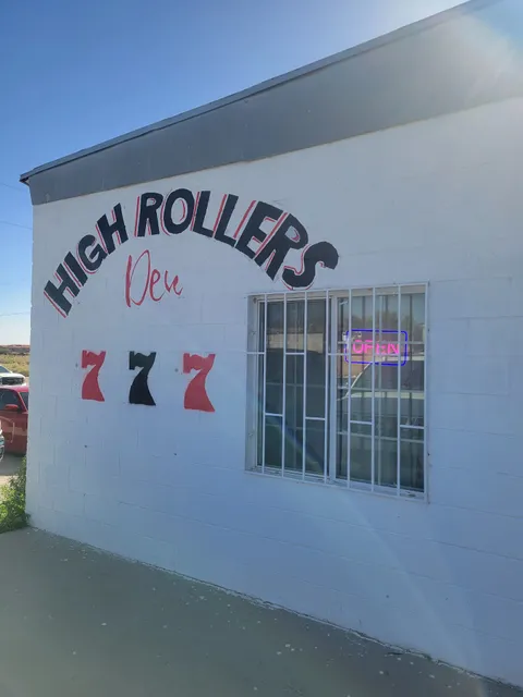 High Rollers Den billiards and bar