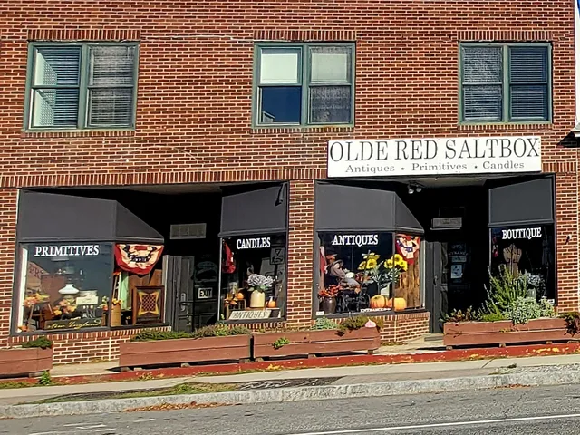 Olde Red Saltbox