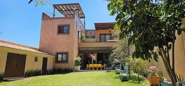 REAL SAN PEDRO Lake Home