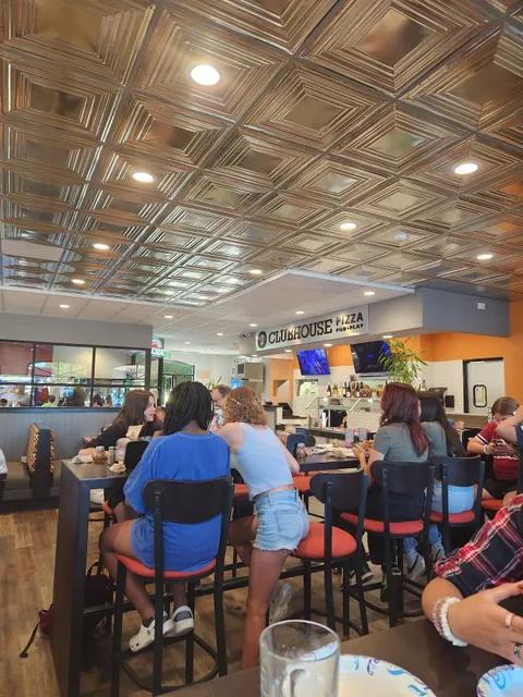 Clubhouse Pizza Pub Play