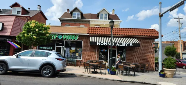 Lucky Finds Consignment Boutique