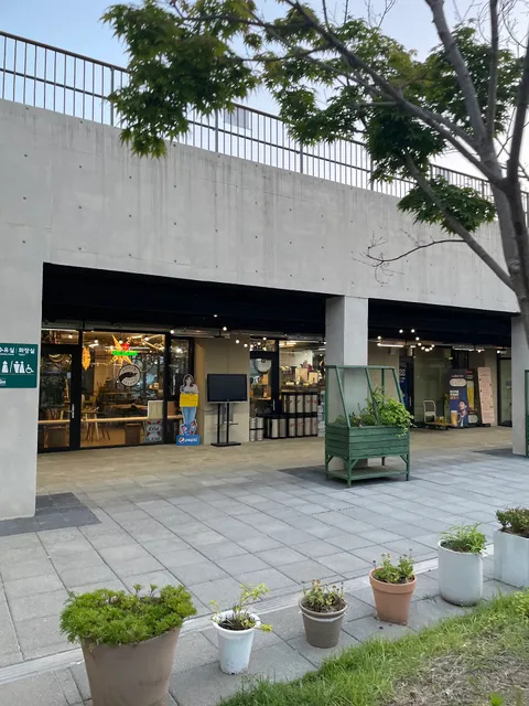 Nodeul Island Bookstore