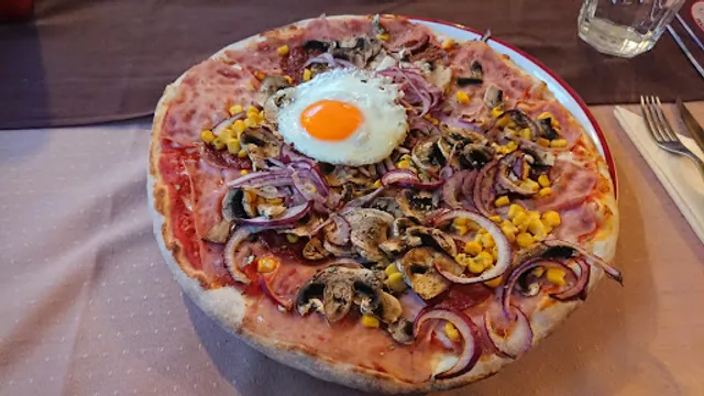 Rézi Pizzéria és Étterem