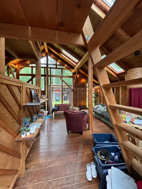 Savary Sunny Cedar Cabin & Studio