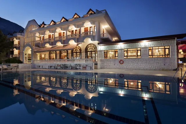 Rose Garden Premium Hotel