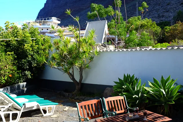 Oasis Apartments & Studios