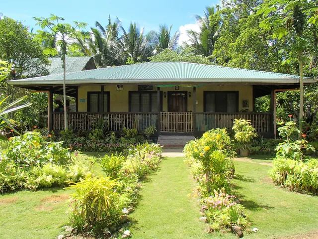 Kahamut-an Beach and Cottages