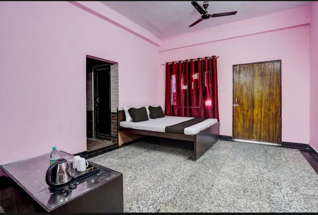 OYO Flagship Hotel Radhe Inn