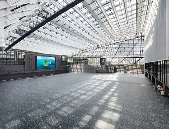 Shinjuku Sumitomo Building Triangle Square