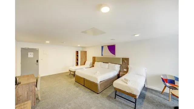 OYO Plymouth Central Hotel