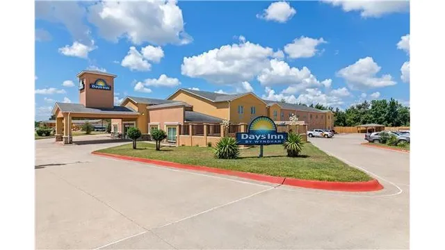 Days Inn by Wyndham Rockdale Texas
